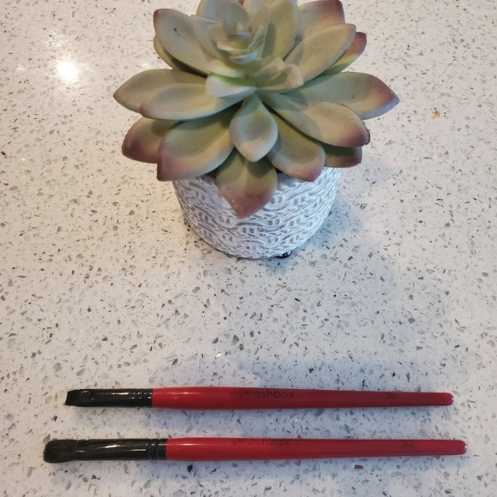 Set 2 Smashbox Brushes 28 Eye Liner Brush 32 Eyeshadow Makeup Cosmetic Red Black